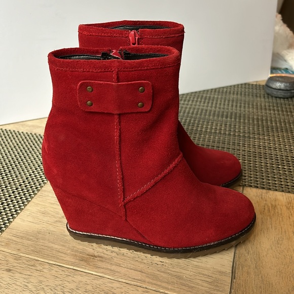 NWOT Skechers Red Suede Wedge Ankle Boots - Picture 7 of 10